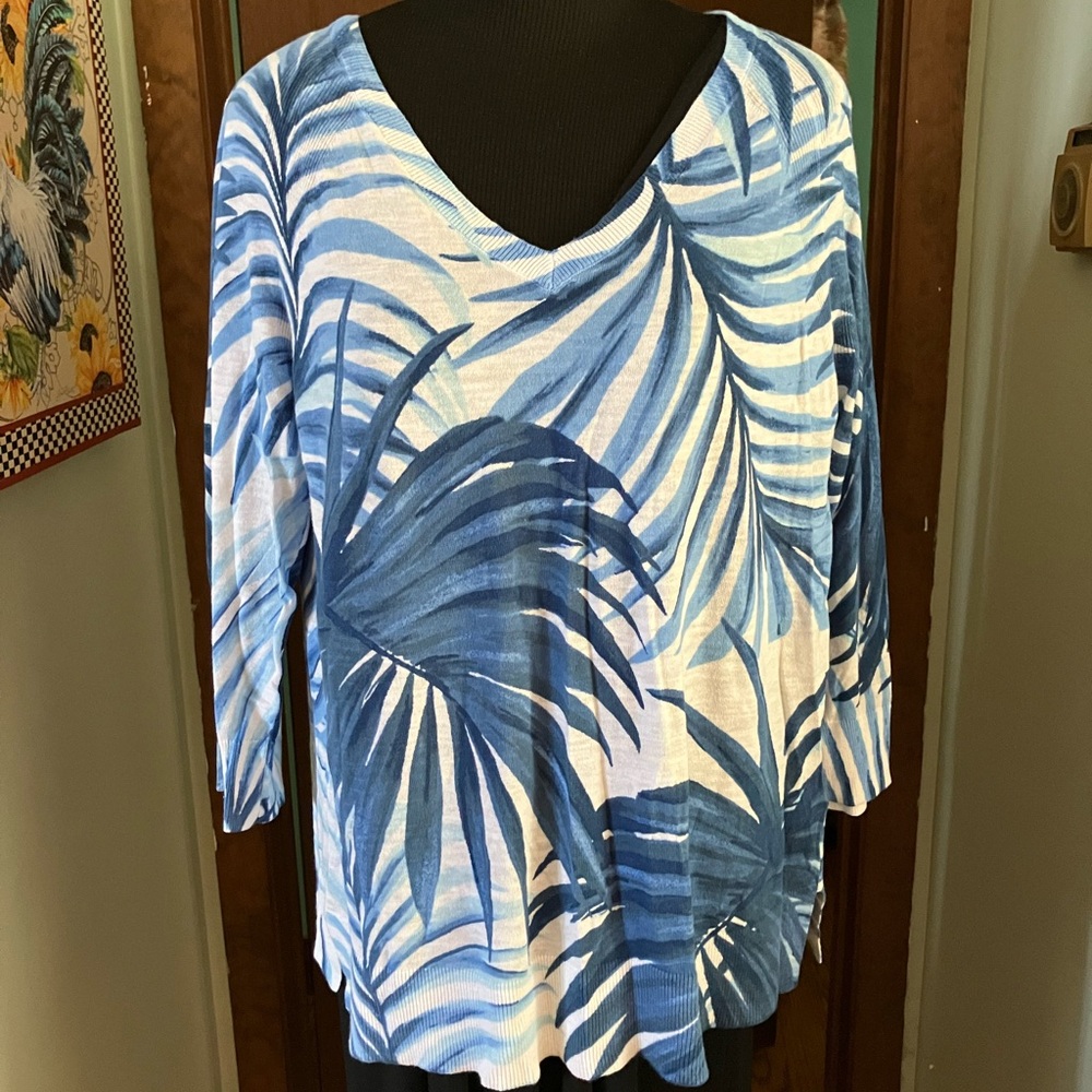 Talbots Lightweight V Neck Sweater Size Medium with Palm Leaf Pattern 💯 Cotton